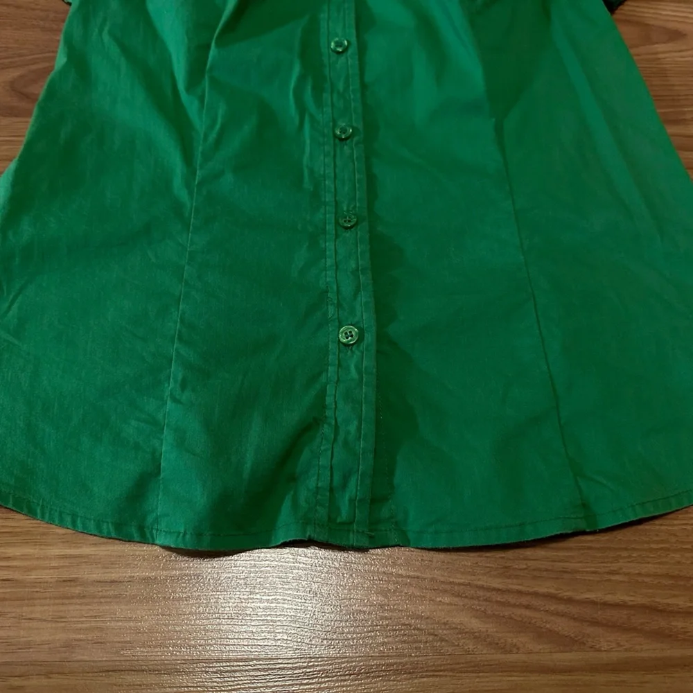 Like new! Button up (button down) Green shirt! Size M. The Limited - Picture 8 of 11